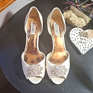 Badgley Mischka size 8 Sabine Ivory Jeweled Peep Toe Kitten Heel